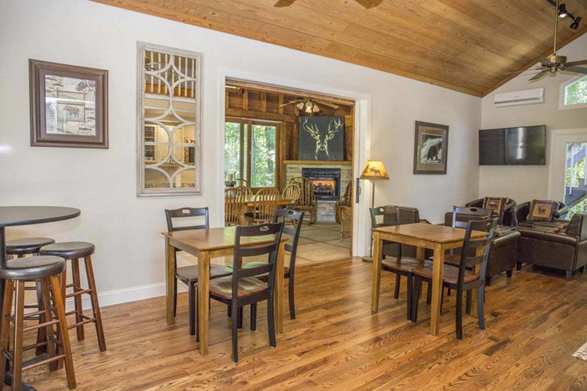 Brook Trout Inn Sapphire 外观 照片