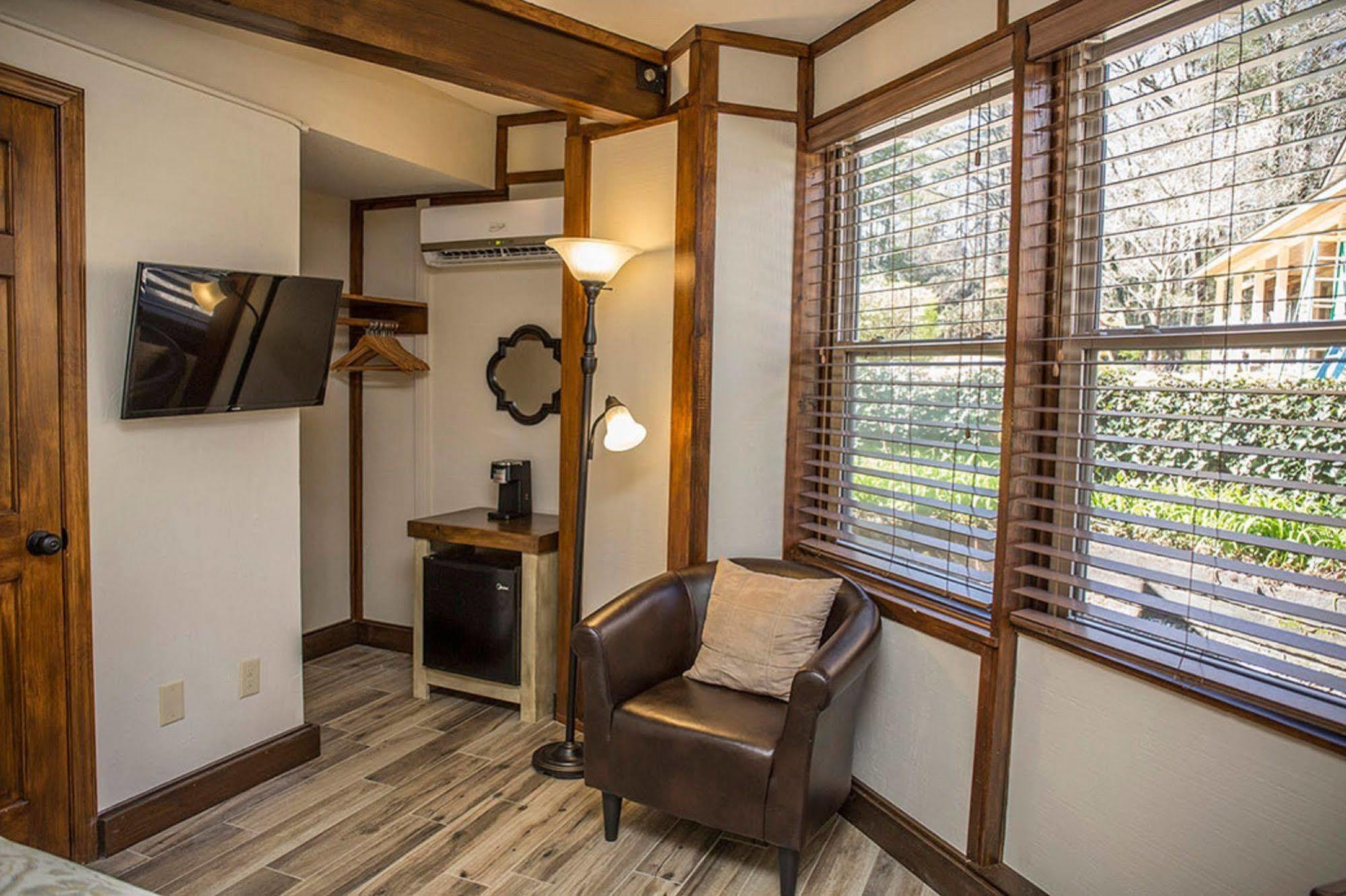 Brook Trout Inn Sapphire 外观 照片